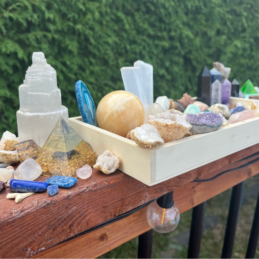 Huge crystal collection - Selenite, Amethyst, Quartz, Labradorite & more - Picture 4 of 10